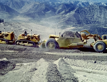 Caterpillar DD9G, Caterpillar 600-Series Scrapers