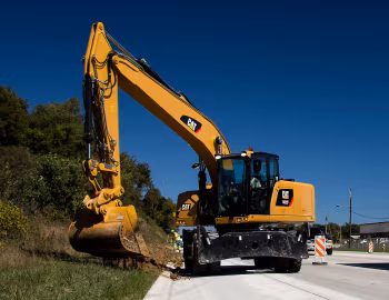 Caterpillar M322F '2015–pr.