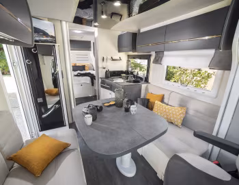 Interior 2020 Challenger 348XLB Premium '2019–20