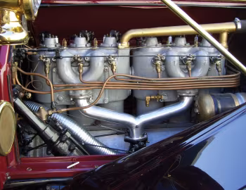 Пад капотам 1913 Chalmers Model 18 Touring