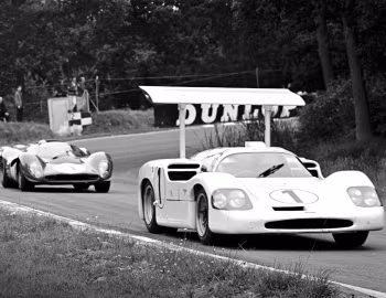 Ferrari 330 P4, Chaparral 2F