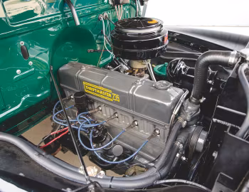 Bajo el capó 1952 Chevrolet 3100 Deluxe Pickup Truck (KP-3104) '1951–52