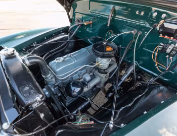Bajo el capó 1953 Chevrolet 3100 Deluxe Pickup Truck (H-3104)