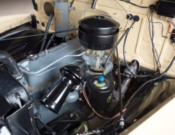 Bajo el capó 1953 Chevrolet 3100 Suburban (H-3116)