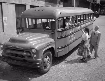 1957 Chevrolet 6800 School Bus (6E-6802)