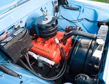Bajo el capó 1958 Chevrolet Apache 31 Cameo Fleetside Pickup Truck (3A-3124)