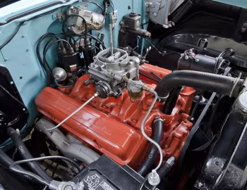 Bajo el capó 1957 Chevrolet Bel Air 2-door Sedan (2402-1011D)