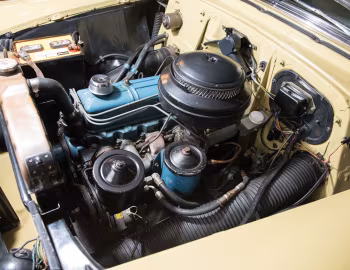 Bajo el capó 1953 Chevrolet Bel Air Sport Coupe (C-2454 1037D)