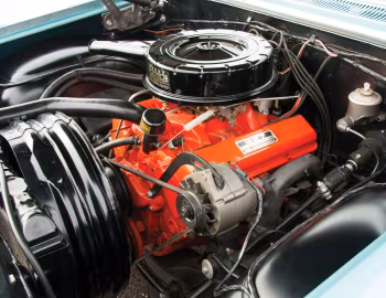 Bajo el capó 1963 Chevrolet Biscayne 2-door Sedan (1211)