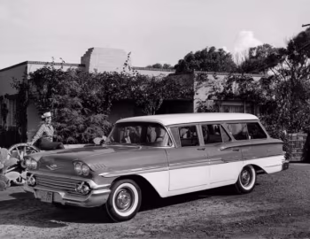 1958 Chevrolet Biscayne Brookwood 4-door Wagon (1694)