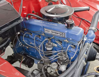 Bajo el capó 1966 Chevrolet C10 Fleetside Pickup (C1534)