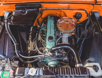 Bajo el capó 1964 Chevrolet K10 Fleerside Pickup Truck (K1534)