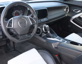 Интерьер Chevrolet Camaro [EU-spec] '2016–18