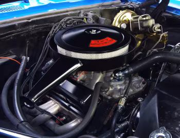 Bajo el capó 1968 Chevrolet Camaro 327 Convertible
