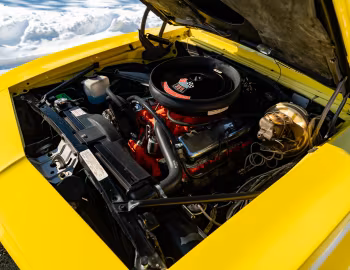 Bajo el capó 1969 Chevrolet Camaro RS/SS 396 Convertible
