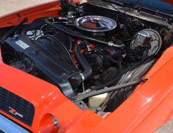 Bajo el capó 1974 Chevrolet Camaro Z28