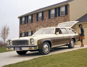 1976 Chevrolet Chevelle Malibu Classic Estate Wagon (1G 35)