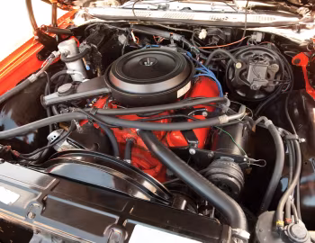 Bajo el capó 1972 Chevrolet Chevelle SS Sport Coupe (1C-37)