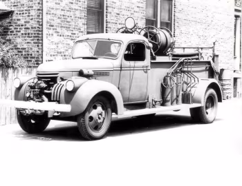 Chevrolet Class 300 Firetruck by Darley (MS-4403) '1942