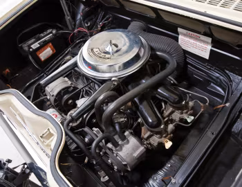 Bajo el capó 1968 Chevrolet Corvair Monza Convertible (10567)