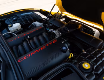 Sous la capuche 2004 Chevrolet Corvette Daytona 500 Pace Car (C5)