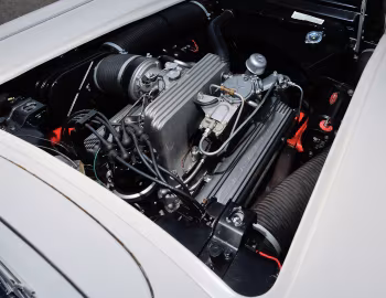 Sous la capuche 1958 Chevrolet Corvette 283/290 HP Fuel Injection ''Showcrest White'' (J800-867)