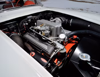 Sous la capuche 1958 Chevrolet Corvette 283/290 HP Fuel Injection ''Showcrest White'' (J800-867)
