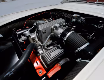 Sous la capuche 1958 Chevrolet Corvette 283/290 HP Fuel Injection ''Showcrest White'' (J800-867)