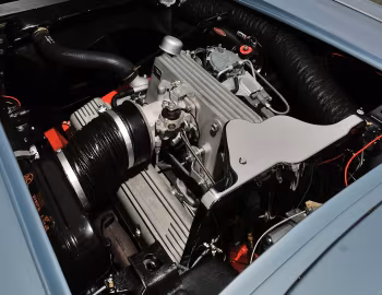 Sous la capuche 1958 Chevrolet Corvette 283/290 HP Fuel Injection ''Silver Blue'' (J800-867)