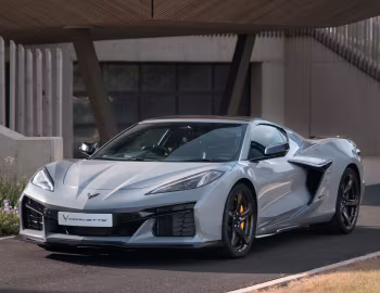 Chevrolet Corvette E-Ray [UK-spec] (C8) '2025–26