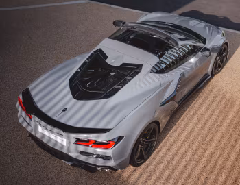 Chevrolet Corvette E-Ray [UK-spec] (C8) '2025–26