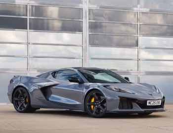 Chevrolet Corvette E-Ray [UK-spec] (C8) '2025–26