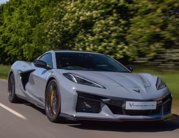 Chevrolet Corvette E-Ray [UK-spec] (C8) '2025–26