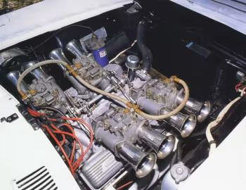 Bajo el capó 1963 Chevrolet Corvette Grand Sport Coupe