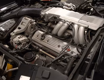 Bajo el capó 1990 Chevrolet Corvette R9G Sport Coupe (1YY07)
