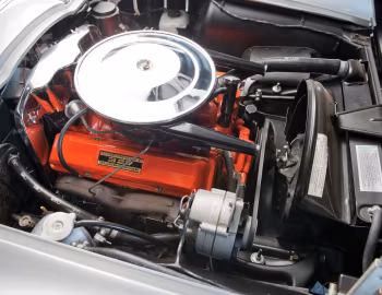 Bajo el capó 1965 Chevrolet Corvette Sting Ray (19437)