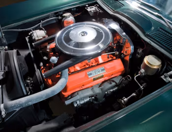 Bajo el capó 1965 Chevrolet Corvette Sting Ray L75 Convertible (19467)