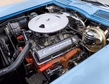 Bajo el capó 1964 Chevrolet Corvette Sting Ray L76 327/365 HP by GM Styling (GPV-57)