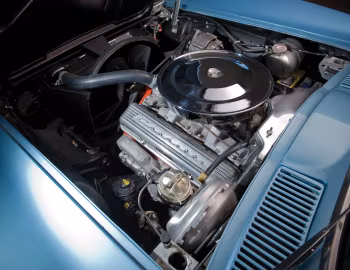 Sob o capô 1964 Chevrolet Corvette Sting Ray L76 Convertible (0800-67)