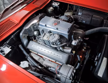 Bajo el capó 1965 Chevrolet Corvette Sting Ray L84 327/375 HP Fuel Injection (19437)