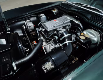 Bajo el capó 1965 Chevrolet Corvette Sting Ray L84 Fuel Injection Convertible (19467)