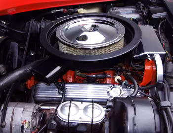 Bajo el capó 1975 Chevrolet Corvette Stingray Convertible (1YZ67) '1974–75