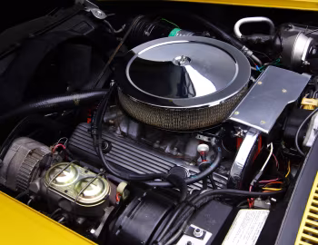 Bajo el capó 1972 Chevrolet Corvette Stingray LT1 350/255 HP (19437)