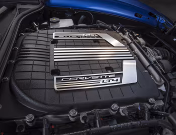 Sob o capô 2015–19 Chevrolet Corvette Z06 Convertible with Z07 Package (С7) '2014–19