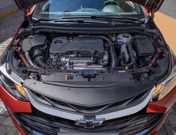 Bajo el capó Chevrolet Cruze RS Hatchback [Latam] '2022–23