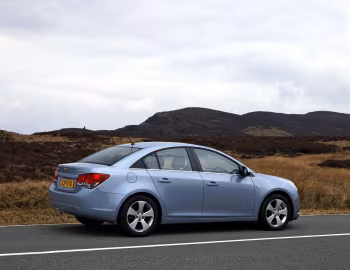 Chevrolet Cruze [UK-spec] (J300) '2009–12