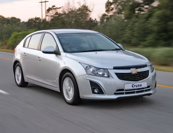 Chevrolet Cruze Hatchback [South Africa] (J300) '2012–15