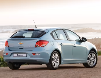 Chevrolet Cruze Hatchback [South Africa] (J300) '2012–15
