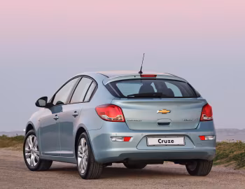 Chevrolet Cruze Hatchback [South Africa] (J300) '2012–15