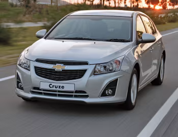 Chevrolet Cruze Hatchback [South Africa] (J300) '2012–15